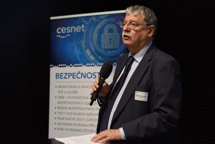 那個(gè)主張“華為威脅論”的捷克網(wǎng)絡(luò)安全局局長(zhǎng)被開(kāi)除了