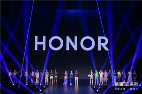 榮耀30系列的驚艷絕倫，讓榮耀為其舉辦了一場(chǎng)秀