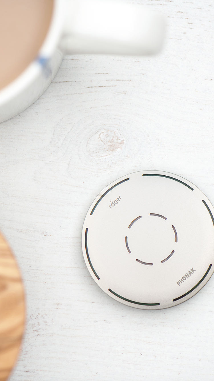 峰力絡(luò)易聆搭載無(wú)線直連技術(shù)助力聽(tīng)障人士輕松應(yīng)對(duì)聆聽(tīng)挑戰(zhàn)