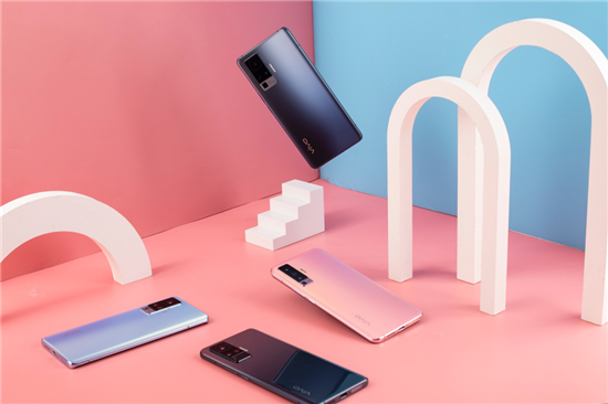 廣州地鐵站星空作品展亮相，vivo X50系列記錄壯闊星空之美