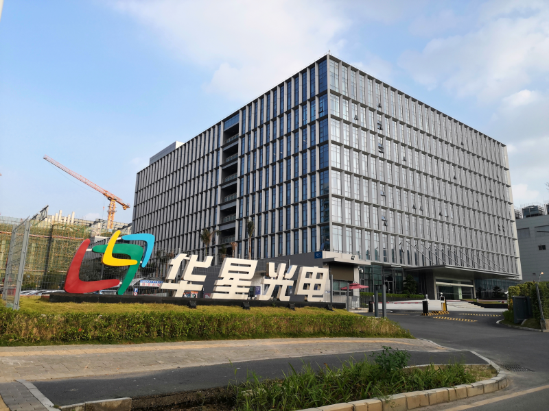 在兩大巨頭的退出下，LCD屏依然有著龐大的市場發(fā)展空間，而為了獲取更多的市場占有率，TCL科技借助液晶面板產(chǎn)業(yè)退場潮和并購潮，牽手三安光電、投資JOLED、收購中環(huán)集團外，TCL科技還擬收購三星蘇州工廠，而一旦其成功收購星蘇州工廠后便意味著經(jīng)過十多年的努力，中國大陸面板產(chǎn)業(yè)終于完成逆襲之路。