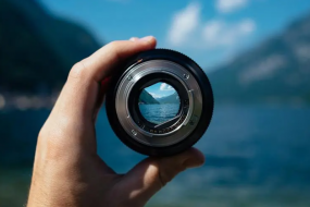 營收不到6億凈利1.5億，這家光學(xué)鏡頭廠真會賺錢